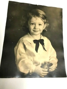1934-B&W-Lindo-Feliz-Niña-Fotografía de estudio-Vestido-Vintage-Depresión (P) - Imagen 1 de 3