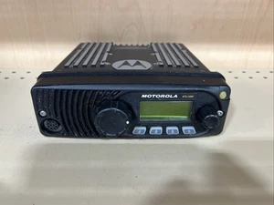 Radio móvil digital Motorola XTL 1500 M28KSS9PW1AN R20 - Imagen 1 de 2