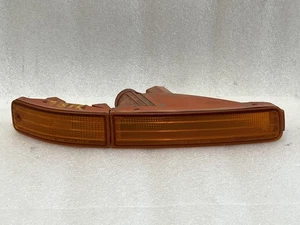 1997 LEXUS LS400 RIGHT PASSENGER  SIDE FRONT BUMPER MARKER LIGHTS LAMPS PAIR - Picture 1 of 4