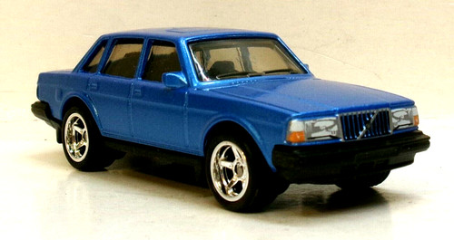 Matchbox 1986 Volvo 240 Modellauto – Blau, 1:64, Kurzkarten-Version, Limitierte Edition 99/100