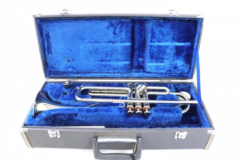 YAMAHA YTR-135 Trumpet Wind instrument Silver Color with Hard Case Used - Image 1 of 4