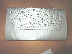 Damen Silber Satin Clutch / Abendtasche Glitzer Klappe weich mit Riemen NEU - Bild 1 von 3