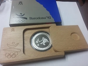 1991 Spain Large silver Proof 2000 Pesetas-Olympic Bowling-Nice Official Package - Picture 1 of 3