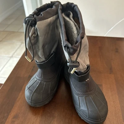 NWOT Columbia Kids Lined Snow Boots Black and Grey Size 3 Youth Waterproof - Image 1 of 4