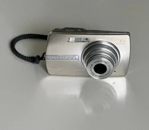 Olympus Stylus 710 All Weather 7.1MP Digital Camera, Case, SD Card, & charger - Picture 1 of 12