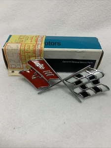 Vintage GM General Motors 1968-1972 Corvette Crossed-Flags Emblem 3912706 NOS - Picture 1 of 6