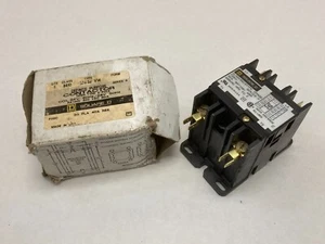 Square D 40A Definite Purpose Contactor 600V 8910 DPA32 - Picture 1 of 5