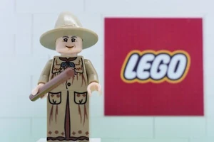 Professor Pomona Sprout - LEGO Harry Potter Minifigures - 4867 - hp131 - Picture 1 of 3