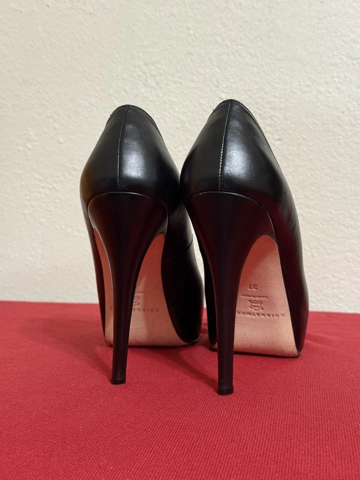 Bombas plataforma Brian Atwood couro preto macio tamanho 37 EUA 7 - Imagem 1 de 4