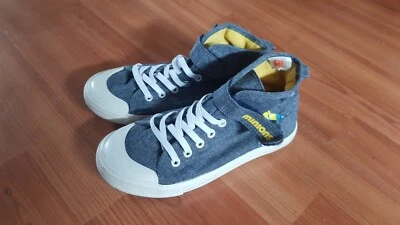 Zapatilla deportiva Chucks T.32 High Sneaker Minions Foto 1 de 4