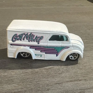 1997 HOT WHEELS DAIRY DELIVERY GOT MILK TRUCK 1/64 Diecast Loose - Picture 1 of 9