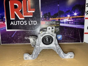 BRAND NEW: GENUINE MERCEDES BENZ A CLASS W177 DRIVER ENGINE MOUNT A2472402000 - Picture 1 of 9