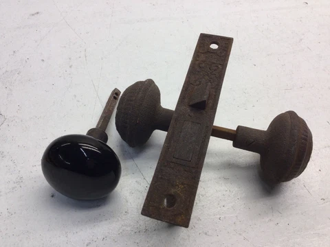 Vintage Ceramic Doorknob And Latch With Decorative Knobs Cover