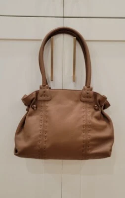 Bolso de Hombro Hobo Carlos Falchi Cuero Guijarro Mediano Costuras Camel Usado en Excelente Condición Foto 1 de 4