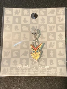 Pokemon Center Victini Metal Keychain Charm Clip New Sealed - Picture 1 of 1