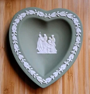 Wedgwood Green 1955 Heart Dish  Jasper Ware Cottage Niche Handmade  - Picture 1 of 5