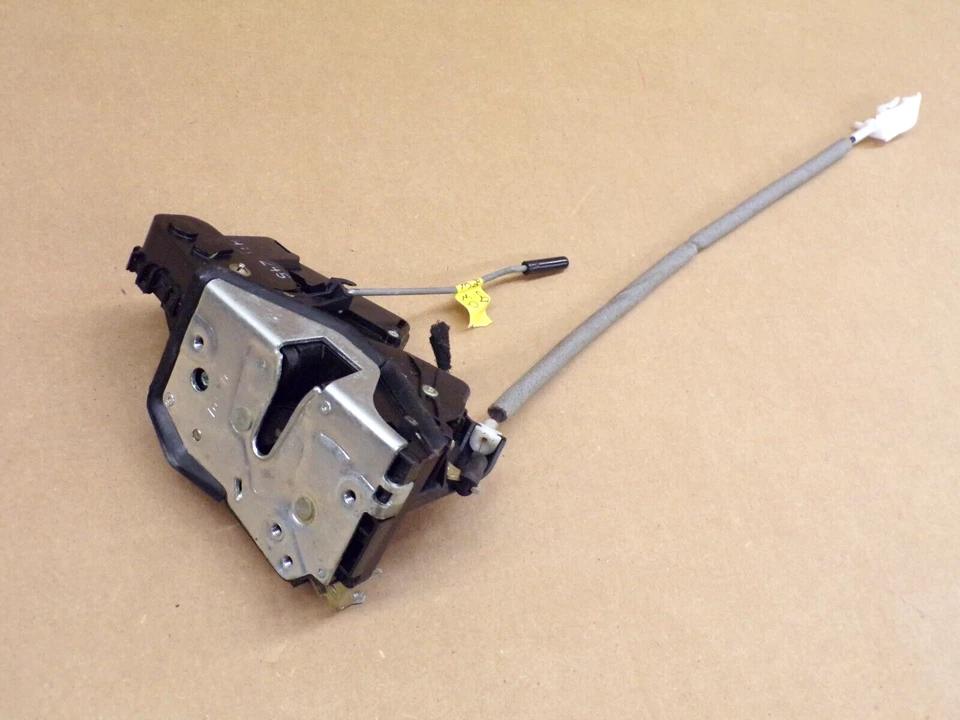 Atuador de trava de porta 2003 BMW 325XI (traseiro do motorista) 2001-2005 - Imagem 1 de 3