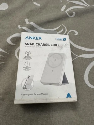 Anker 622 Magnetic Wireless Power Bank (MagGo), 5000 mAh Foldable Magnetic Power - image 1 of 4