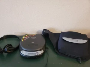AIWA XP-200 vtg Portable Compact Disc CD Player 1995 Headphones & Case - Picture 1 of 9