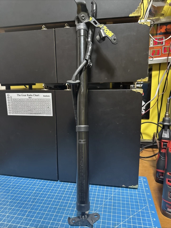 Apoio de suspensão Toyota Rav4 destro direito 68910-0R040 fabricante de equipamento original 4006 2013-2018 - Imagem 1 de 4