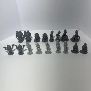 Lot of 17 Unpainted Miniatures Minis 2" Plastic Figures Monsters Aliens People - Picture 1 of 8