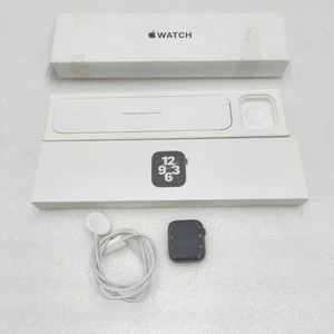 Apple Watch SE 1. Generation GPS 44 mm Smartwatch Grau Aluminium Gehäuse (315,30 - Bild 1 von 5