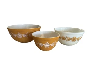 Vintage Pyrex Rührschüsseln - Schmetterling Gold Muster - 3er Set - 70er Jahre - Bild 1 von 6