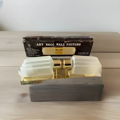 VINTAGE ART DECO WALL FIXTURE UL LISTED ,BRIGHT BRASS - Image 1 of 4