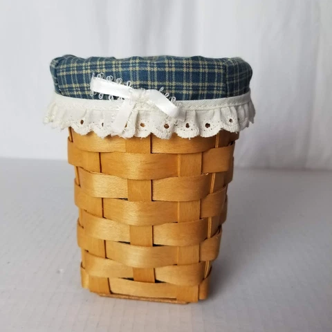 1997 Small ROYCE CRAFT BASKET - Plaid Blue Liner with Lace Trim, Light Stain 4in Cover