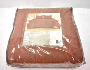 VCNY Quilt Set Lightweight Bedspread w Matching Shams Cozy Decor Kaleidoscope - Picture 1 of 6