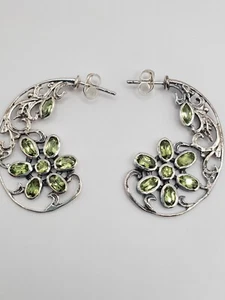 Artisan Crafted Arizona Peridot 3.50 cwt. Floral Earrings in Sterling Silver - Picture 1 of 5