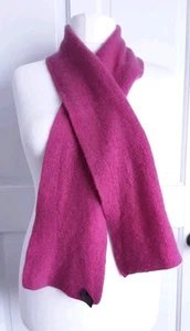 Bufanda larga tejida rosa cerise 100 % lana cachemir suave hecha en Nepal John Lewis - Imagen 1 de 4