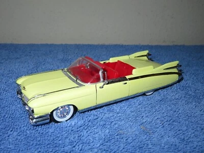 1959 CADILLAC ELDORADO YELLOW  1:32 SIGNATURE OPENING HOOD,  DOORS & TRUNK - Image 1 of 4