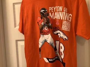 Neu mit Etikett Denver Broncos Peyton Manning Silhouette orangefarbenes Herren-T-Shirt Medium - Bild 1 von 6