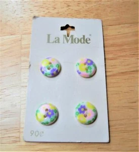 4 VINTAGE LA MODE MULTICOLOR FLOWER BUTTONS ON ORIGINAL CARD 1/2" - Picture 1 of 2