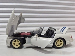 Maisto Dodge Viper GT2 1/24 Scale Diecast White With Blue Stripes  - Picture 1 of 17