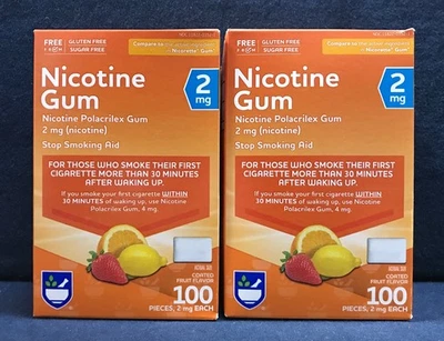 Paquete de 2 chicles de nicotina Rite Aid sabor a fruta 2 mg 100 quilates cada uno recubierto caducidad 7/2026 Foto 1 de 4
