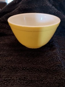 Vintage Pyrex 1 1/2 PT Mixing Bowl #4011 Primary Colors Yellow 1945 - 49 - Picture 1 of 3