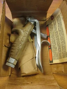 NIB. GRACO PRESSURE BOOSTING CONTROL VALVE CAT# 202600 ... ZB-180 - Picture 1 of 3