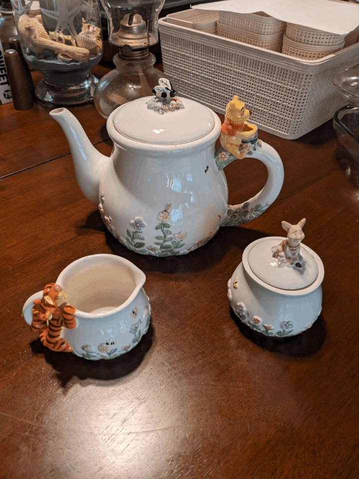 Juego de té vintage Disney Simply Pooh - Tetera, jarra crema tigger y lechón Foto 1 de 4