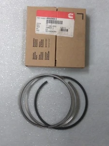 Genuine Cummins Piston Ring Set Part# 4955651 - Bild 1 von 2