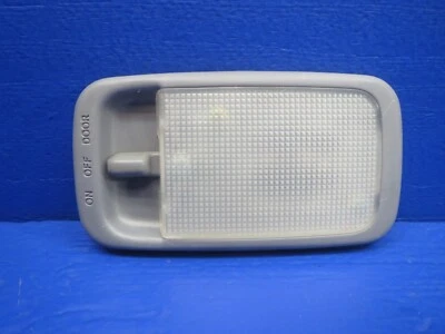 Toyota 4runner 1999 luz domo superior lámpara con tornillos, bombilla, gris. OEM. B32 Foto 1 de 4