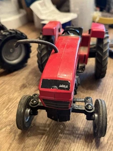 Case IH International Magnum Tractor 1:1/8 Diecast Toy - Picture 1 of 7