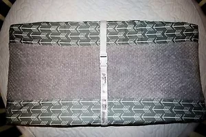 32" GRAY ARROWS CHANGING PAD COVER & GRAY HONEYCOMB FLEECE FABRIC - Picture 1 of 2