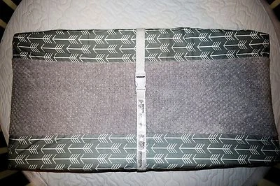 32" GRAY ARROWS CHANGING PAD COVER & GRAY HONEYCOMB FLEECE FABRIC - Image 1 of 2