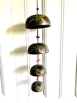 Impresionantes campanas de templo japonesas de bronce Foto 1 de 4