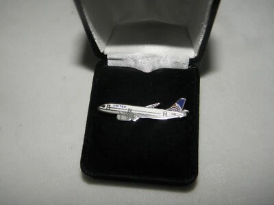 UNITED AIRLINES A320 AIRBUS AIRPLANE TACK PIN CONTINENTAL PILOT CHRISTMAS GIFT  - Image 1 of 4