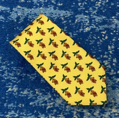 Brooks Brothers Vintage Amarillo Navidad Oso de Peluche Estrellas Adornos Corbata de Pino Foto 1 de 4