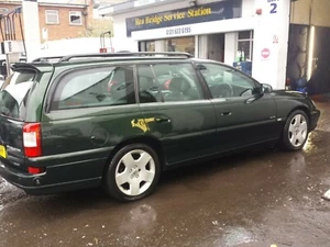 Breaking 2002 Vauxhall Omega 3.2 V6 Elite. Green - Picture 1 of 1