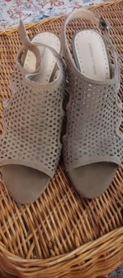 Mujer Adrienne Vittadini Cuero Tacones de Cuña Tostado/Gris/Taupe 9.5m Zapatos Sandalias Foto 1 de 4